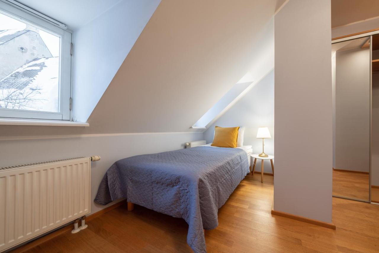 Old Town - Oleviste Apartment Tallinn Bagian luar foto